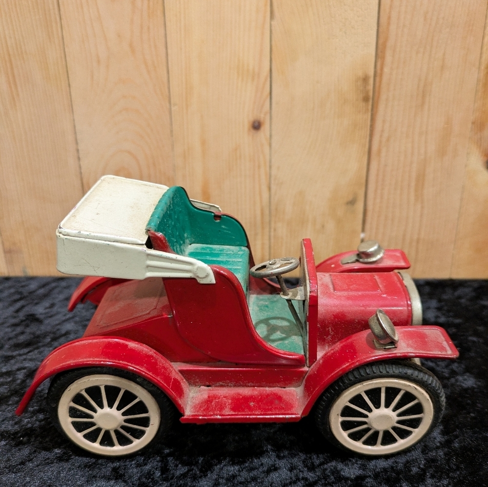 Vintage Tin Friction Classic Red Toy Car Made In Japan - Picture 2 of 7